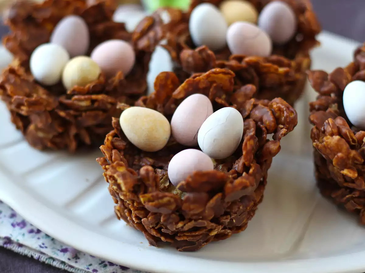 Nidi di Pasqua al cioccolato con cornflakes croccanti - foto 3