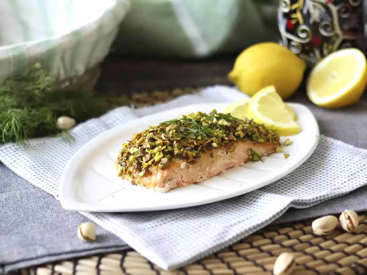 Salmone in crosta di pistacchi: ricetta leggera, veloce e raffinata - foto 2