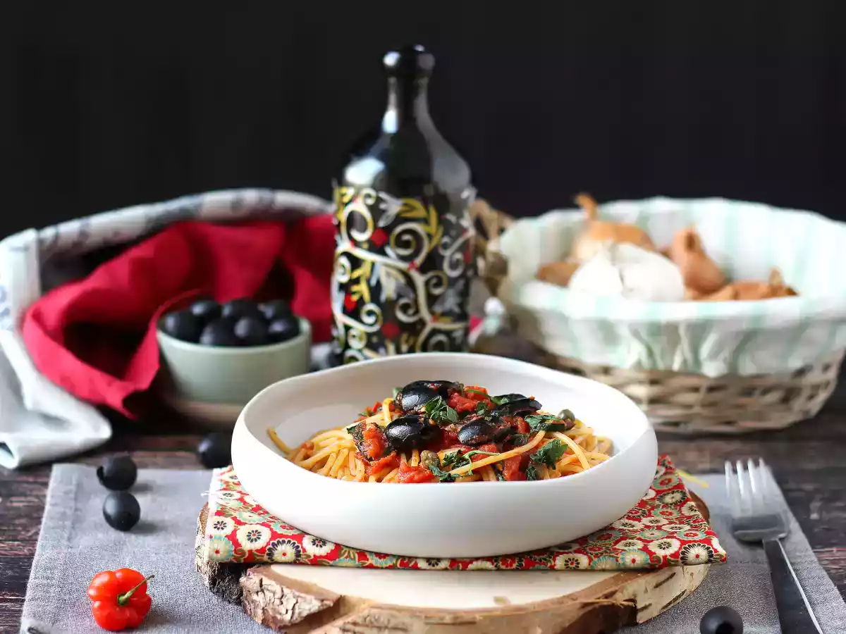 Spaghetti alla puttanesca, un primo piatto velocissimo e gustoso - foto 2