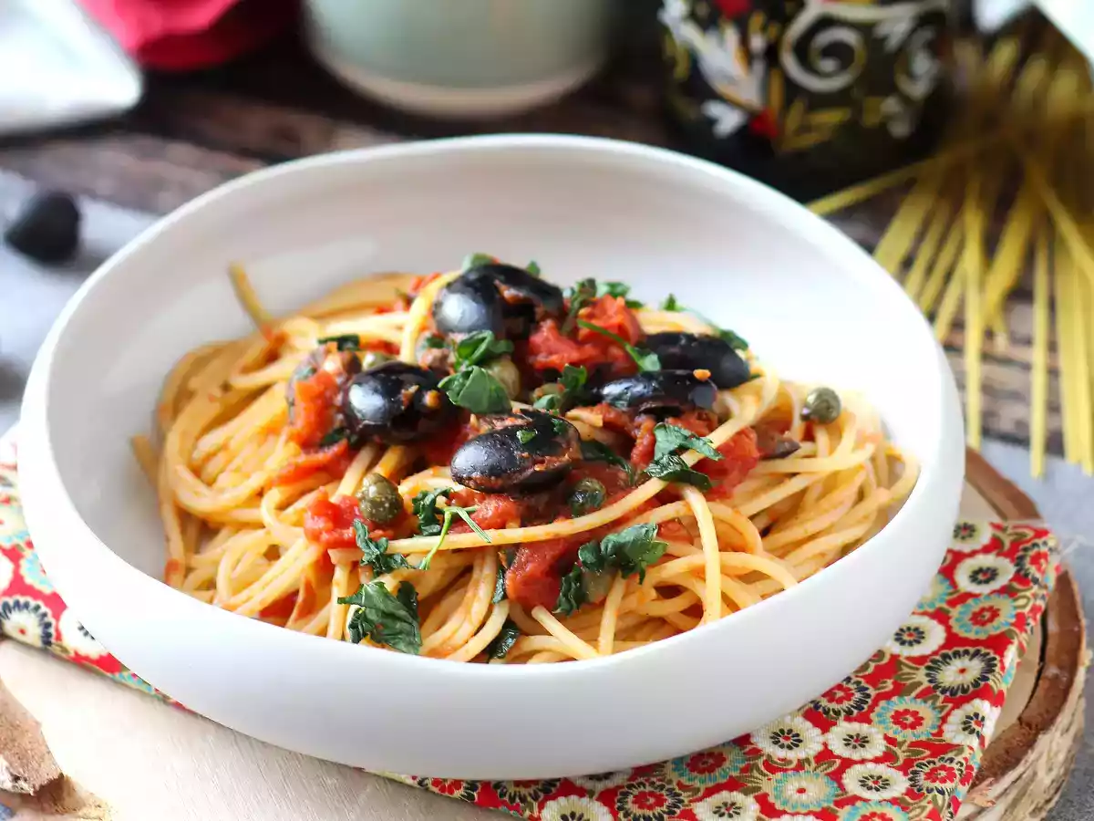 Spaghetti alla puttanesca, un primo piatto velocissimo e gustoso - foto 3