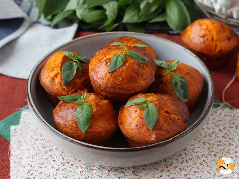 1. Muffin salati al pomodoro con cuore di mozzarella