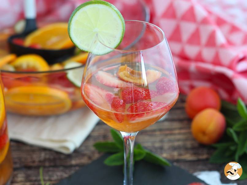 3. Sangria bianca: la star dei festeggiamenti