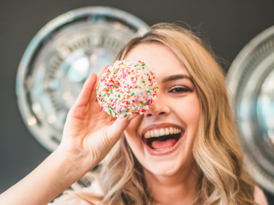 Non ci crederai! Anche questi alimenti macchiano i denti