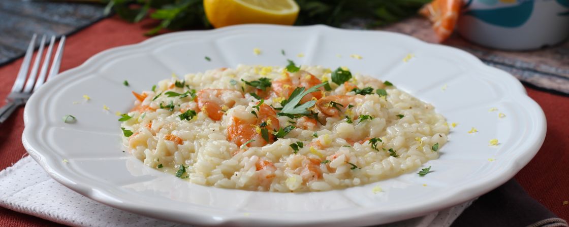 Risotto gamberi e limone: un primo raffinato e facile da preparare