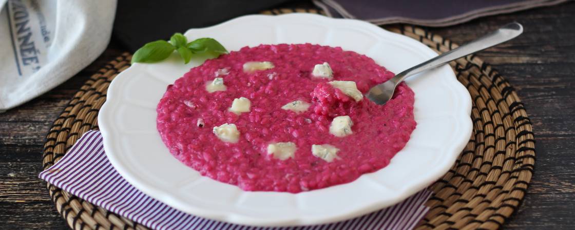 Risotto alla barbabietola e gorgonzola: un’esplosione di colore e sapori intensi!