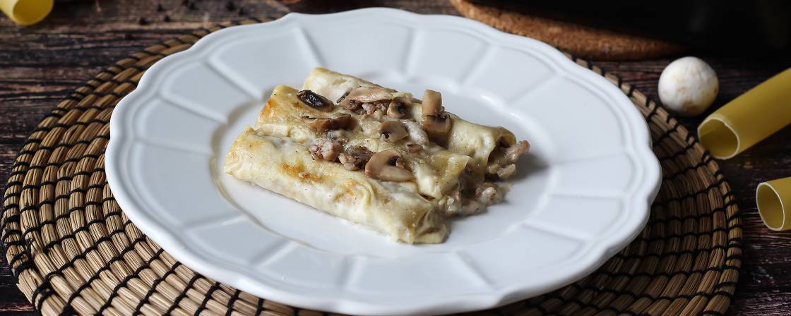 Cannelloni funghi e salsiccia: un classico rivisitato perfetto anche per il Pranzo di Natale