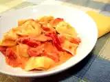 Ricetta Tortelloni ripieni di rucola e prosciutto cotto, con sughetto di pomodori freschi