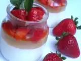 Ricetta Panna cotta con gelatina di limone, menta e fragole