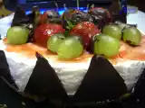 Ricetta Trionfo di frutta su torta fredda allo yogurt per il compleanno di mia suocera