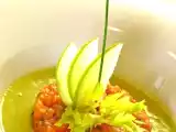 Ricetta Tartare di salmone con zuppa fredda di sedano e mela