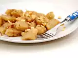 Ricetta Gnocchi di topinambur in salsa leggera di bagna caoda e nocciole