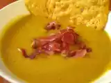 Ricetta Crema di marroni e zucca con petali di speck e cialde di parmigiano.