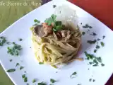 Ricetta Tagliatelle paglia e fieno alla boscaiola con chips di grana