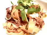Ricetta Paglia e fieno con radicchio, rucola e primo sale