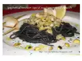Ricetta Spaghetti al nero con ragù in bianco di seppie, zucchine e pistacchi