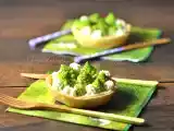 Ricetta Tartellette di brisè con acciuga, limone, ricotta e broccolo romanesco