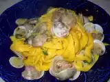 Ricetta Tagliatelle allo zafferano e pepe del bengala con lupini di mare e zucchine