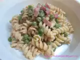 Ricetta Fusilli alla crema di prosciutto cotto e piselli