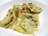 Ricetta Ravioli di triglia in salsa di pesto e pinoli