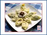 Ricetta Ravioli di ricotta e spinaci con salsa alle noci e yogurt