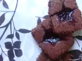 Ricetta Biscotti al farro e cacao con confettura di mirtilli