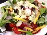 Ricetta Insalata con feta greca, pesche e pistacchi
