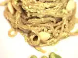 Ricetta Spaghetti al pesto di fave e mandorle