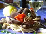 Ricetta Spaghetti alla bottarga e arselle di marceddì (vongole veraci)