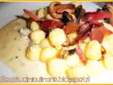 Ricetta Gnocchi funghi e speck su crema di gorgonzola
