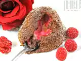 Ricetta Tortino al cioccolato fondente con cuore morbido ai lamponi
