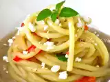 Ricetta Spaghettoni con crema di melanzane, pomodorini e feta