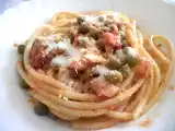 Ricetta Bucatini con pancetta piselli e pomodoro