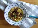 Ricetta Pasta all'uovo con pomodori secchi e funghi champignon