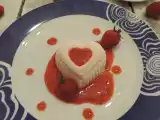 Ricetta Semifreddo ricotta yogurt e salsa di fragole