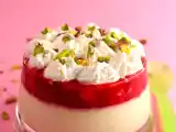 Ricetta Mousse di yogurt al pistacchio e fragole: il dessert leggero e raffinato da provare