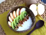 Ricetta Yogurt al cocco, mela, kiwi e nocciole - merenda sana ed equilibrata