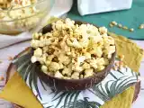 Ricetta Popcorn al curry: la ricetta facile e veloce per uno snack speziato e croccante