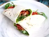 Ricetta Piadina arrotolata con salame, avocado, valeriana e pomodorini