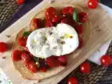 Ricetta Bruschettone con pomodorini al forno, burrata e pinoli