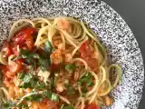 Ricetta Spaghetti con gamberetti e pomodorini, la ricetta veloce di un primo piatto gustoso