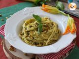 Ricetta Pasta con fiori di zucca, ricotta e pistacchi