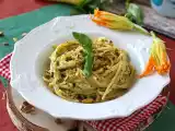 Ricetta Pasta con fiori di zucca, ricotta e pistacchi