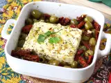 Ricetta Feta al forno con pomodori secchi e olive: la ricetta mediterranea perfetta