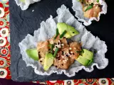 Ricetta Tacos asiatici fatti in casa: tartare di salmone servita in chips di fogli di riso