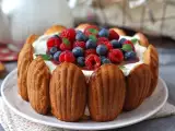 Ricetta Charlotte ai frutti rossi con madeleine: ricetta facile e scenografica