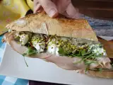 Ricetta Panino gourmet con mortadella, burrata, pesto e pistacchi