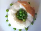 Ricetta Corona di riso al bergamotto, petali di prosciutto croccante e piselli