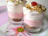 Ricetta Mousse di yogurt alla fragola con spuma di meringa