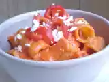Ricetta Rigatoni con salsa di peperoni e feta