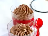Ricetta Mousse al cioccolato con salsa ai lamponi